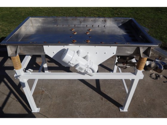 Maseto LARGE VIBRATING VIBRATORY FEEDER SIEVE SHAKER TABLE SEPARATOR in ...