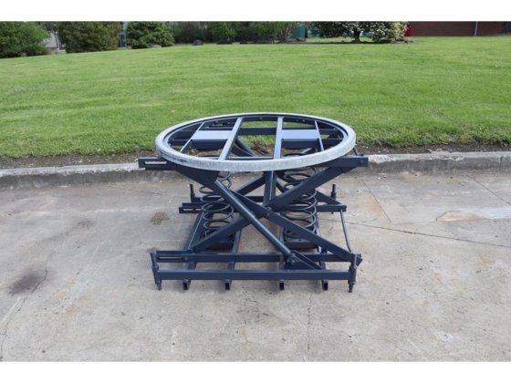 SPRING-LOADED PALLET LOADER POSITIONER WITH