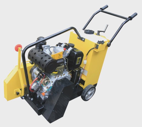 高品質（DFS-500）ガソリンソーコンクリートカッターの後ろに歩く