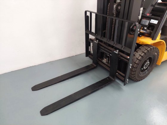 2024 MB FORKLIFT EFL253