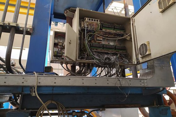 1977 EXTRUSION PRESS