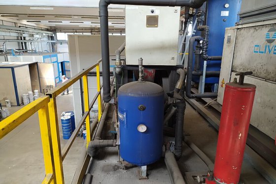 1977 EXTRUSION PRESS
