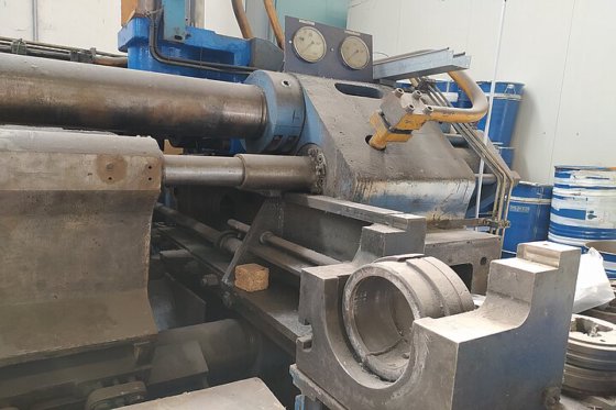 1977 EXTRUSION PRESS
