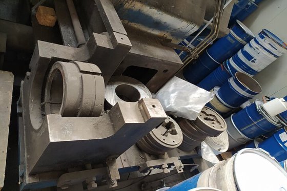 1977 EXTRUSION PRESS