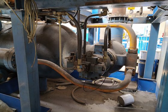 1977 EXTRUSION PRESS