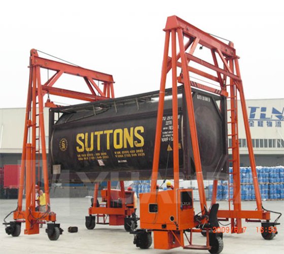 45 Ton Straddle Carrier