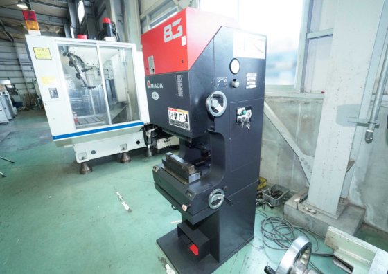 2000 (株)アマダ CB-83