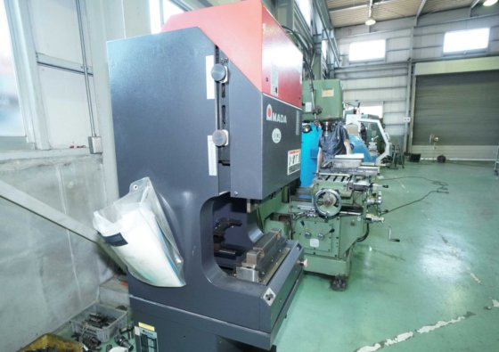 2000 (株)アマダ CB-83