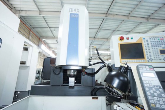 2001 三菱電機(株) EA-8