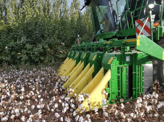 2018 约翰迪尔CP690自走式打包摘棉机