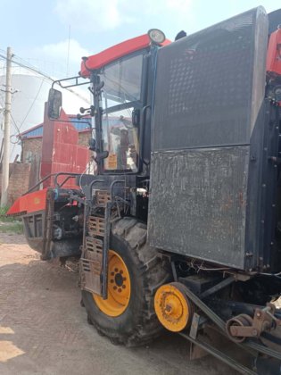 2022 英虎4行玉米收割机