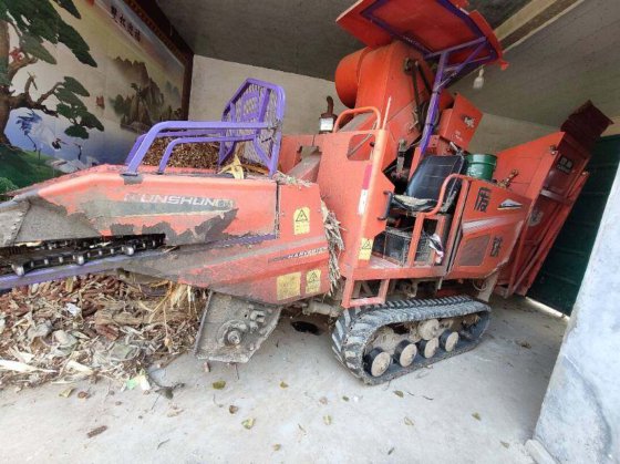 2024 废铁两行履带玉米收割机