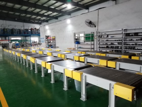 LB04拖链式输送机