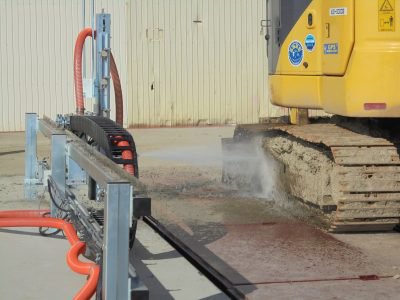 剛洗 建機洗浄ロボ. 次世代自動建機洗浄システム