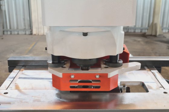 IW-系列 - 钢铁工人