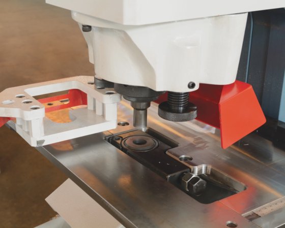 IW-系列 - 钢铁工人