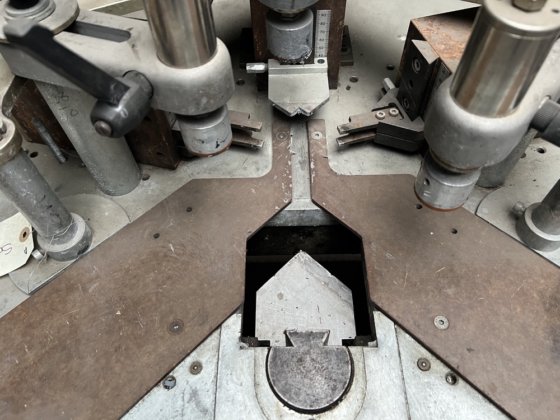 角压接器 FOM COBRA - C2526