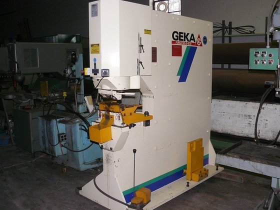 2002 Geka Hydraulic Punch Machine