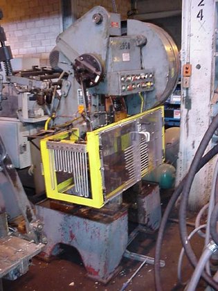 1973 28 Ton 2" Stroke