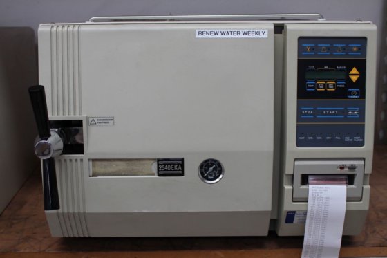 TUTTNAUER 実験室用オートクレーブ