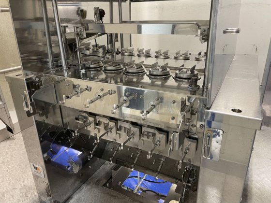 東洋自動機／アンリツ ドイパック充填包装ライン一式