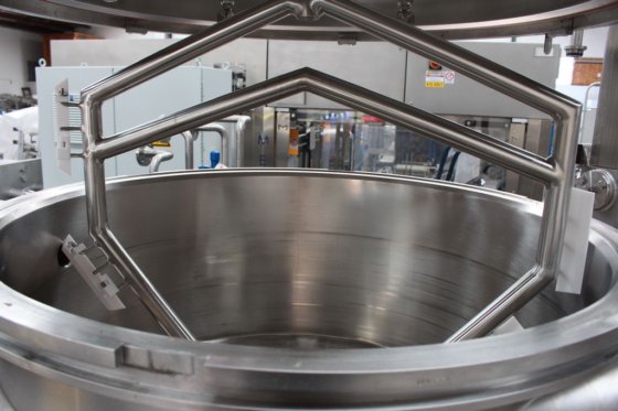 内置在线乳化机的 AZO 真空夹套加工罐