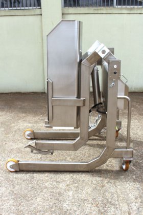 不锈钢电动垃圾箱提升机