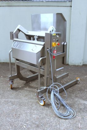 不锈钢电动垃圾箱提升机