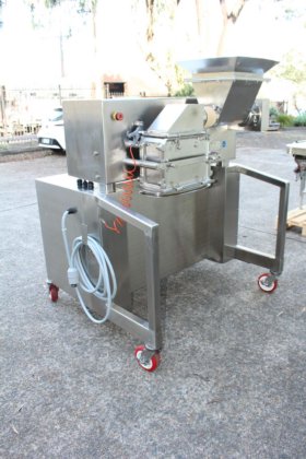 フィッツパトリック社製オーガーフィーダー付ハンマーミル