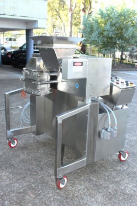 フィッツパトリック社製オーガーフィーダー付ハンマーミル