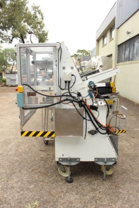 カートン折り機