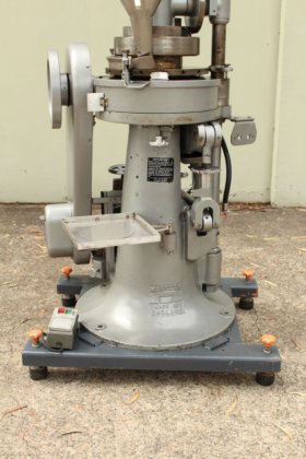 マネスティタブレットプレス