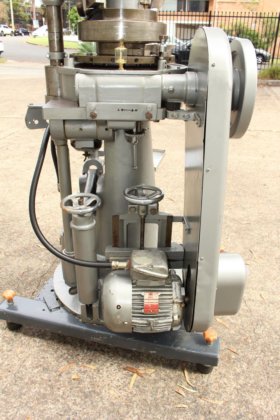 マネスティタブレットプレス