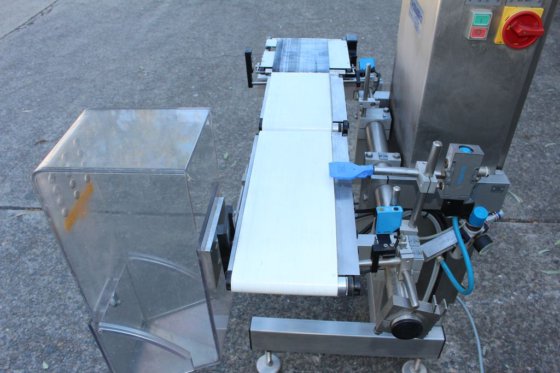 带空气剔除装置的 Garvens 在线检重秤