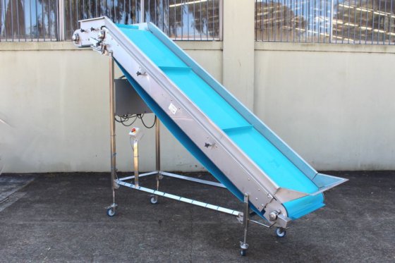 S/S フレームのクリート付きベルト エレベーター