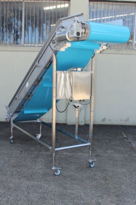 S/S フレームのクリート付きベルト エレベーター