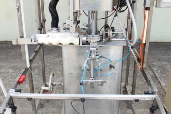 Inil 直列式自动螺旋封盖机带升降装置