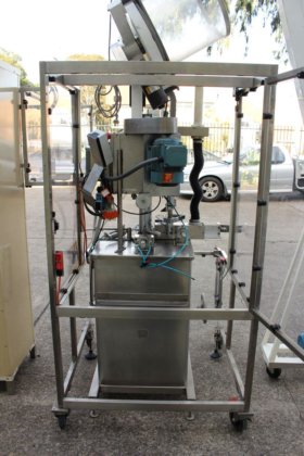 Inil 直列式自动螺旋封盖机带升降装置