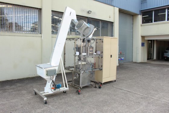 Inil 直列式自动螺旋封盖机带升降装置