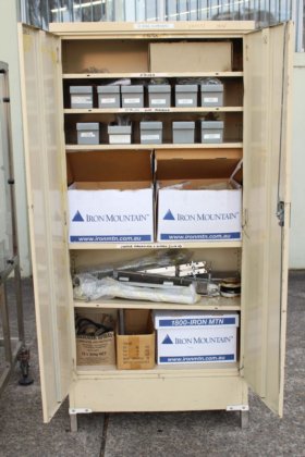 Inil 直列式自动螺旋封盖机带升降装置