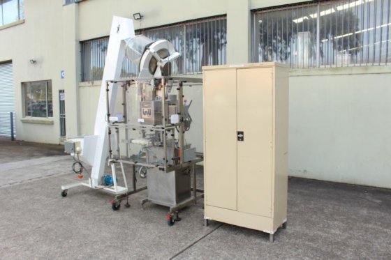 Inil 直列式自动螺旋封盖机带升降装置