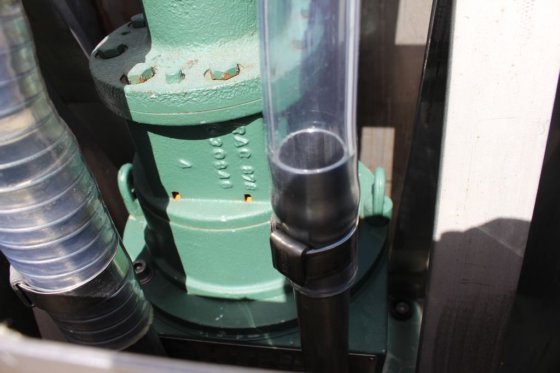 移動式リフト台車上のライトニン空気圧式液体ミキサー