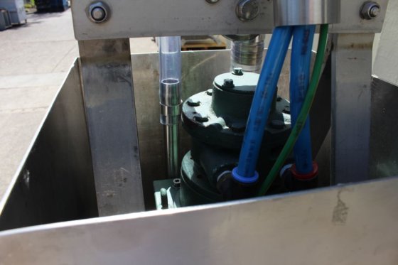 移動式リフト台車上のライトニン空気圧式液体ミキサー