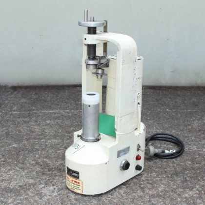 フィラマチック・テーブルトップ・クリンプ・キャップ・クローザー