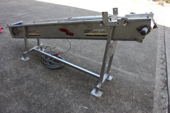 格里尔加热和控制输送机