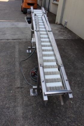 格里尔加热和控制输送机