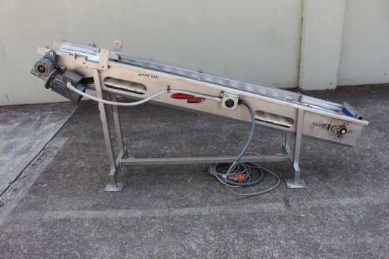 格里尔加热和控制输送机