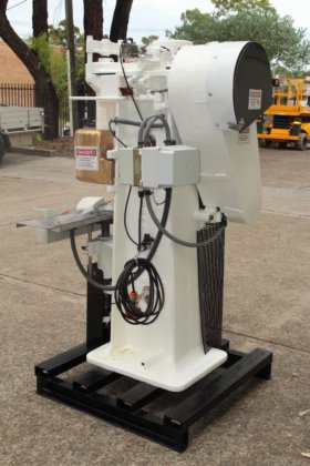 John Heine 半自动封罐机