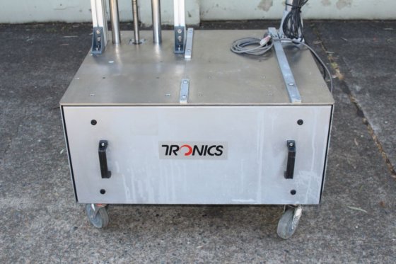 Tronics 高架贴标机