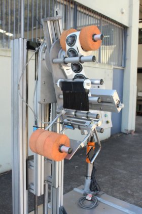 Tronics 高架贴标机